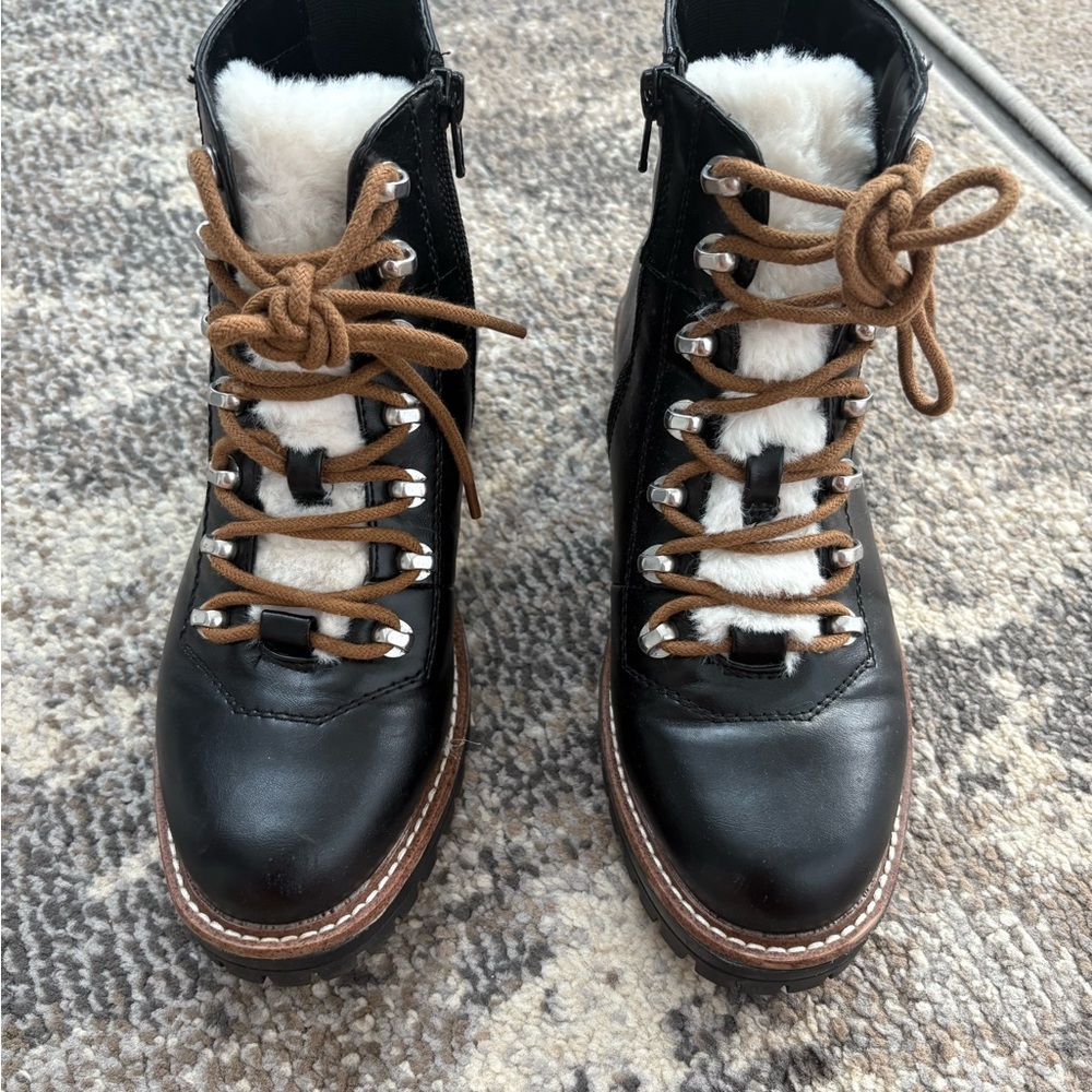 Women’s black boots with white fur